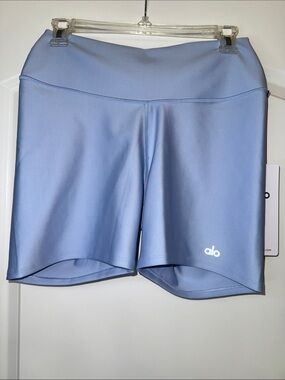 M17 NWT Alo 5” Airlift Energy Short